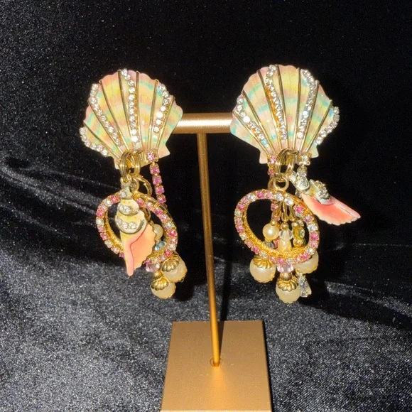 LATR RARE!! Beautiful Lunch at the Ritz Seashell earrings - Picture 2 of 12